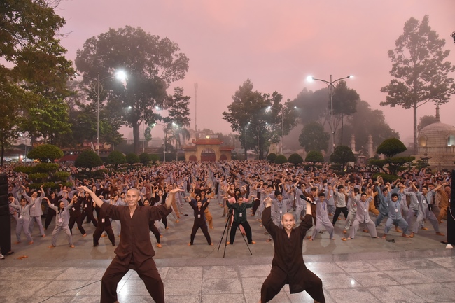 Fifth day of Summer Retreat 2022 at Hoang Phap Pagoda