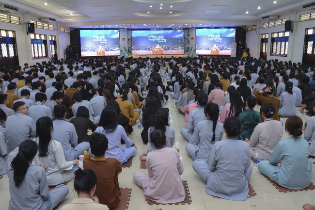 Fifth day of Summer Retreat 2022 at Hoang Phap Pagoda