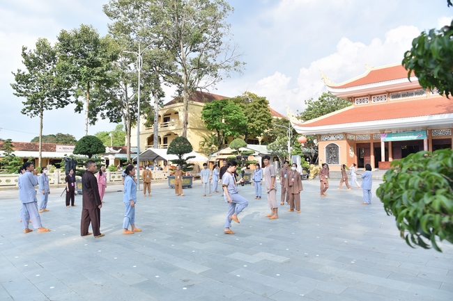 Sixth day of Summer Retreat 2022 at Hoang Phap Pagoda