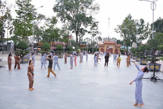 Sixth day of Summer Retreat 2022 at Hoang Phap Pagoda