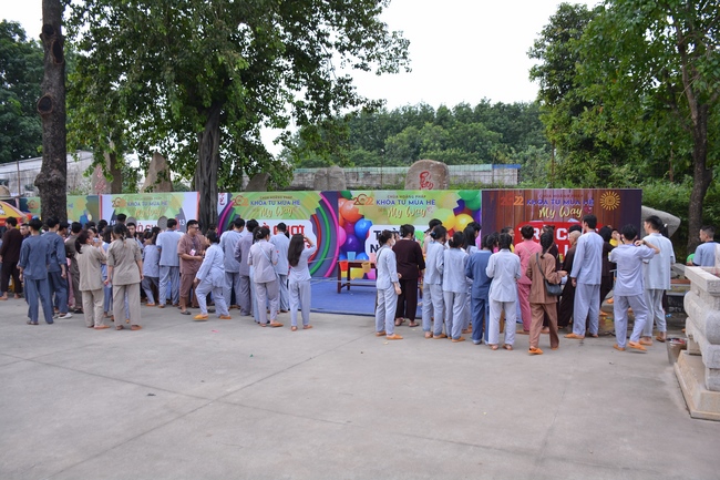 Sixth day of Summer Retreat 2022 at Hoang Phap Pagoda