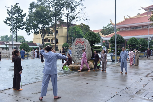 Sixth day of Summer Retreat 2022 at Hoang Phap Pagoda