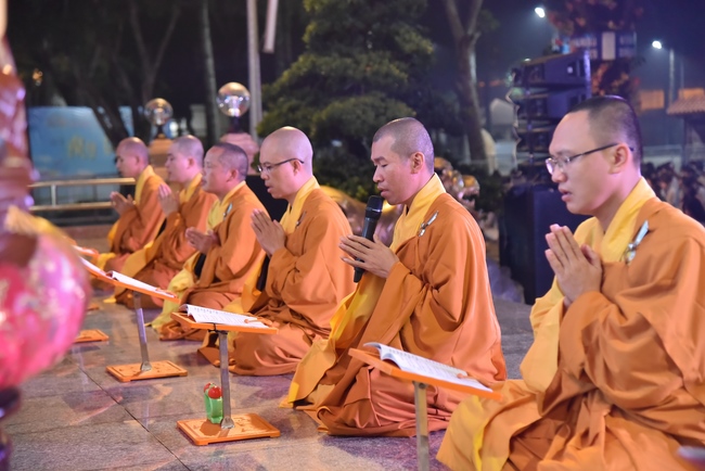 Sixth day of Summer Retreat 2022 at Hoang Phap Pagoda