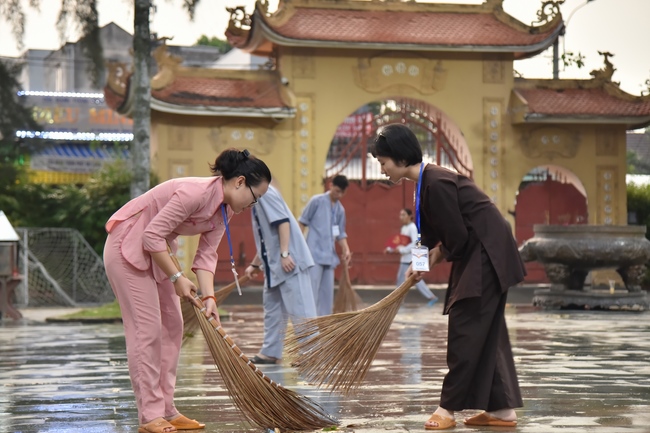 Sixth day of Summer Retreat 2022 at Hoang Phap Pagoda