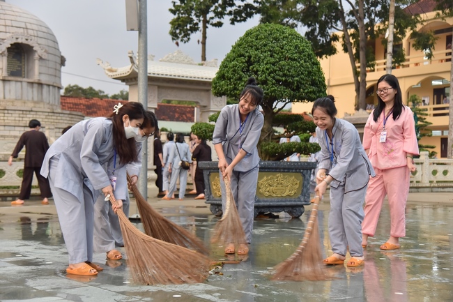 Sixth day of Summer Retreat 2022 at Hoang Phap Pagoda