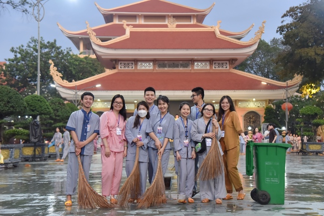 Sixth day of Summer Retreat 2022 at Hoang Phap Pagoda
