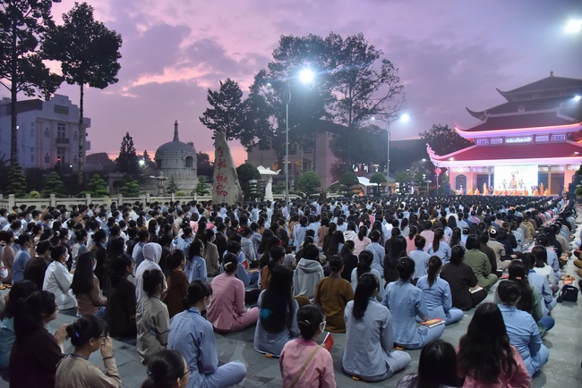Sixth day of Summer Retreat 2022 at Hoang Phap Pagoda