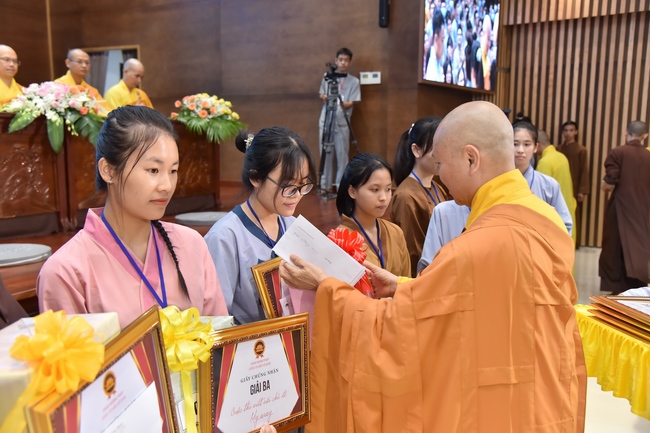 Seventh day of Summer Retreat 2022 at Hoang Phap Pagoda