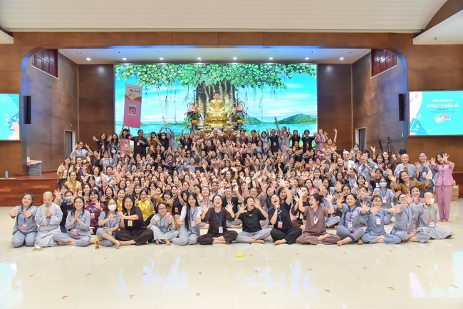 Seventh day of Summer Retreat 2022 at Hoang Phap Pagoda