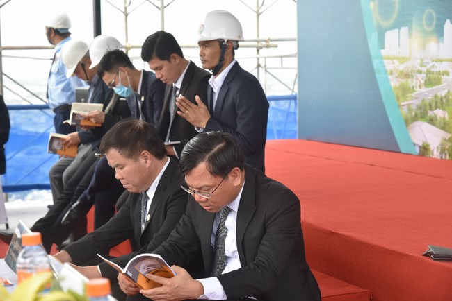 Lễ Cất nóc nhà dự án Legacy Central - Khơi Nguồn Hạnh Phúc