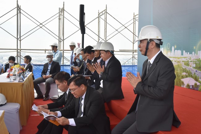 Lễ Cất nóc nhà dự án Legacy Central - Khơi Nguồn Hạnh Phúc