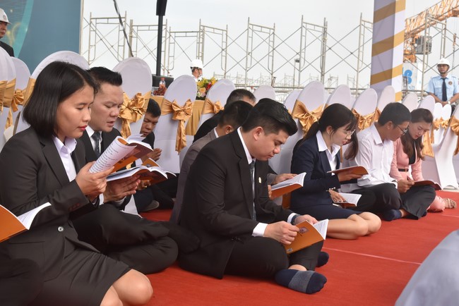 Lễ Cất nóc nhà dự án Legacy Central - Khơi Nguồn Hạnh Phúc