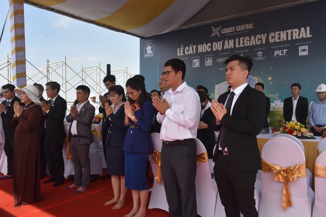 Lễ Cất nóc nhà dự án Legacy Central - Khơi Nguồn Hạnh Phúc