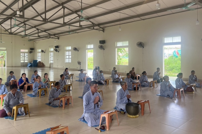 Charity in sowing blessing of Dong Cao Pagoda