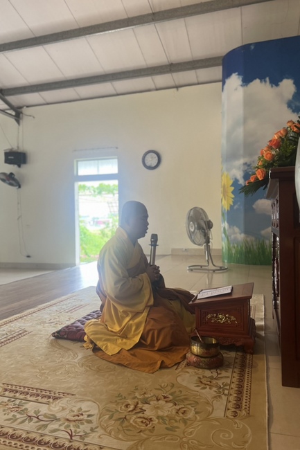 Charity in sowing blessing of Dong Cao Pagoda