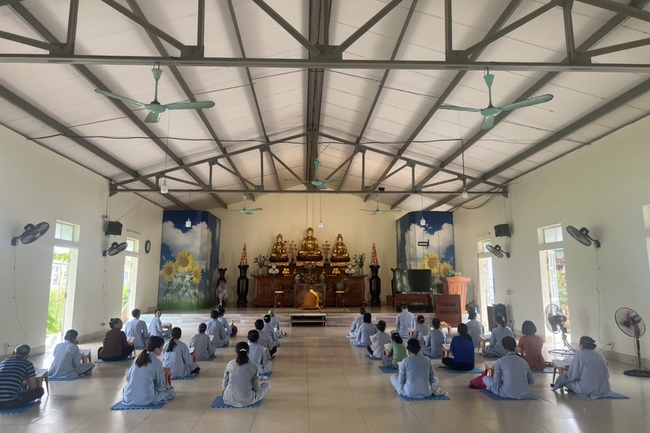 Charity in sowing blessing of Dong Cao Pagoda