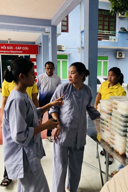 Charity in sowing blessing of Dong Cao Pagoda