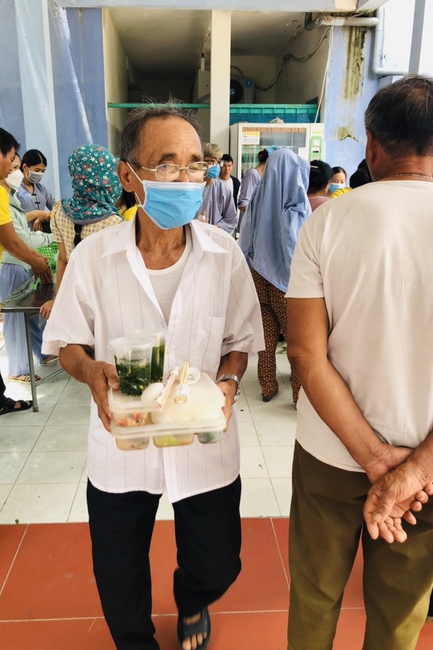 Charity in sowing blessing of Dong Cao Pagoda
