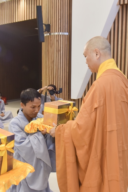 Lễ thế phát xuất gia 01/07 Nhâm Dần