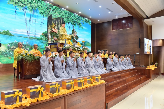 Lễ thế phát xuất gia 01/07 Nhâm Dần