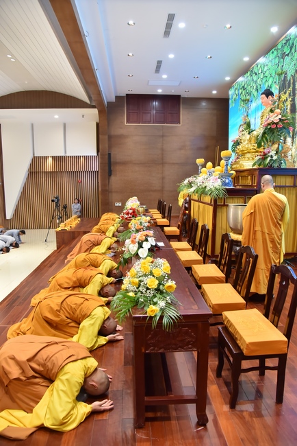 Lễ thế phát xuất gia 01/07 Nhâm Dần