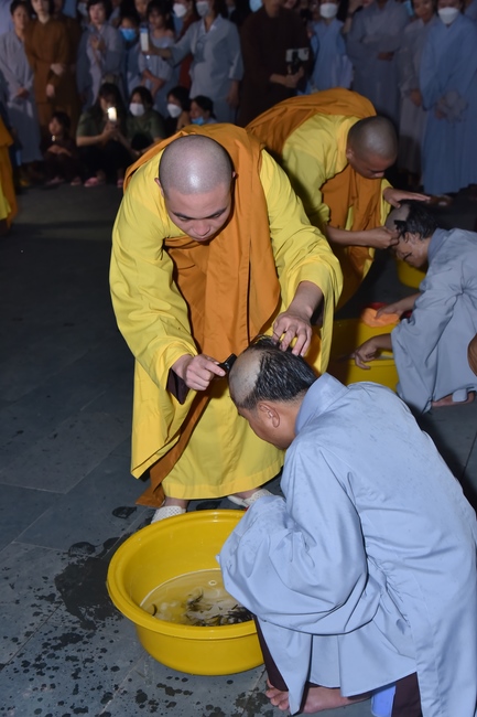 Lễ thế phát xuất gia 01/07 Nhâm Dần