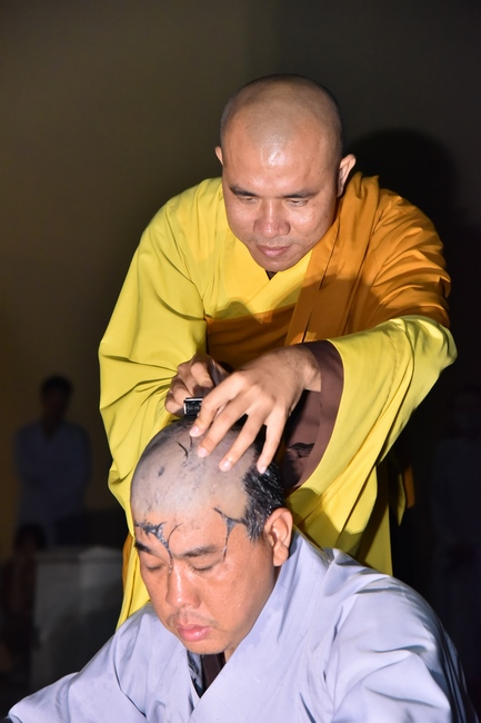 Lễ thế phát xuất gia 01/07 Nhâm Dần