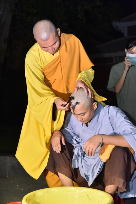 Lễ thế phát xuất gia 01/07 Nhâm Dần