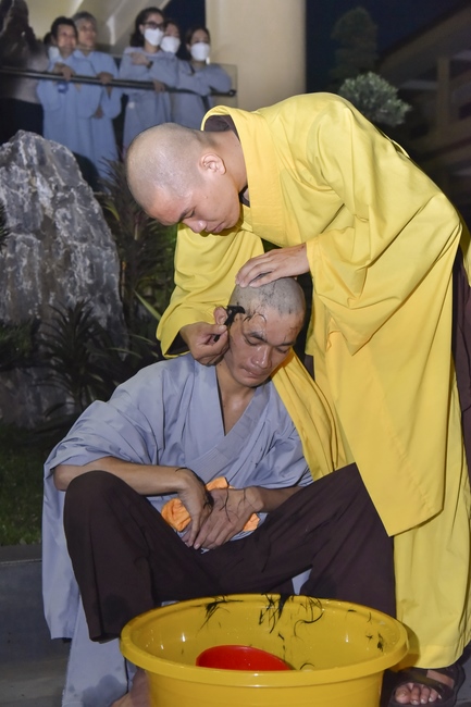 Lễ thế phát xuất gia 01/07 Nhâm Dần