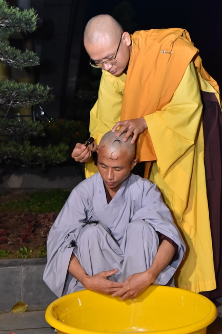 Lễ thế phát xuất gia 01/07 Nhâm Dần