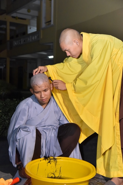 Lễ thế phát xuất gia 01/07 Nhâm Dần