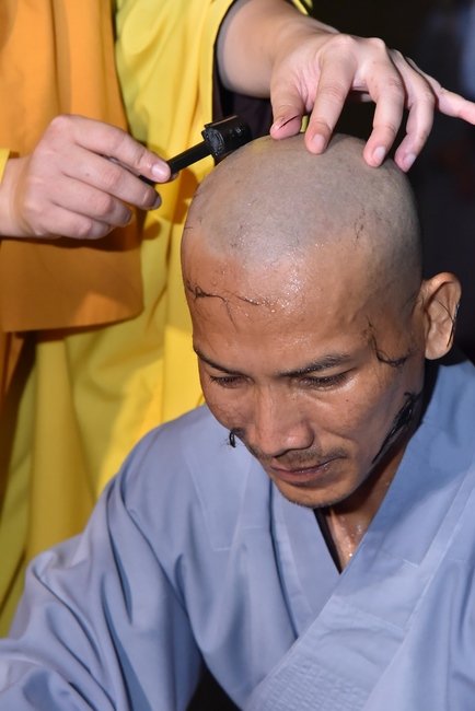 Lễ thế phát xuất gia 01/07 Nhâm Dần