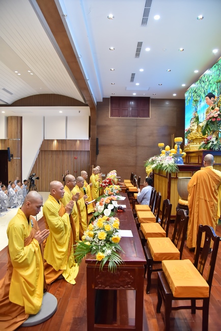 Lễ thế phát xuất gia 01/07 Nhâm Dần