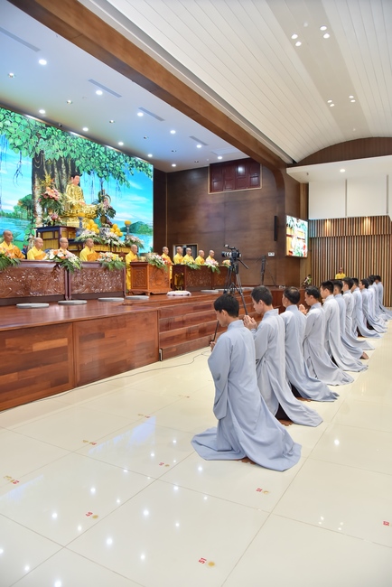 Lễ thế phát xuất gia 01/07 Nhâm Dần