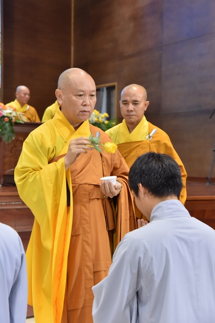 Lễ thế phát xuất gia 01/07 Nhâm Dần