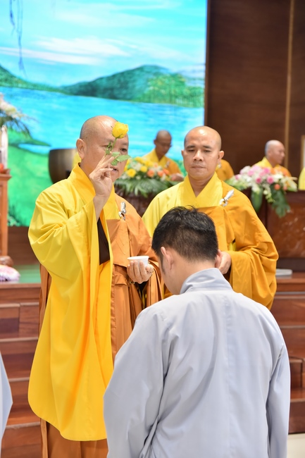 Lễ thế phát xuất gia 01/07 Nhâm Dần