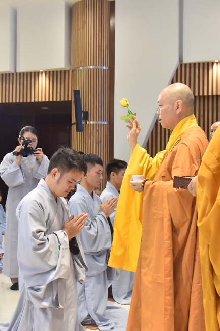 Lễ thế phát xuất gia 01/07 Nhâm Dần