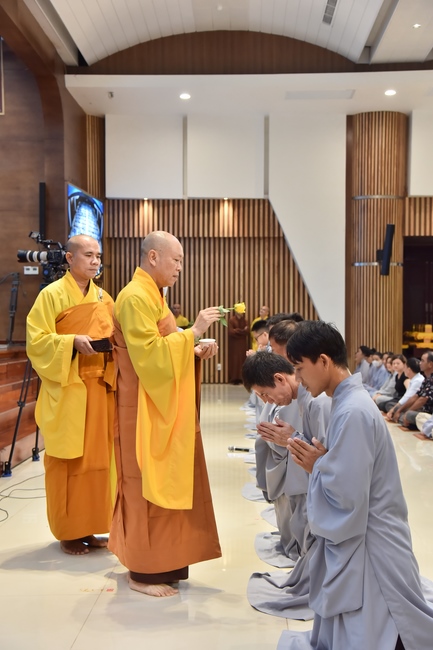 Lễ thế phát xuất gia 01/07 Nhâm Dần