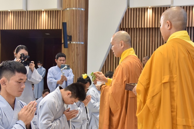 Lễ thế phát xuất gia 01/07 Nhâm Dần