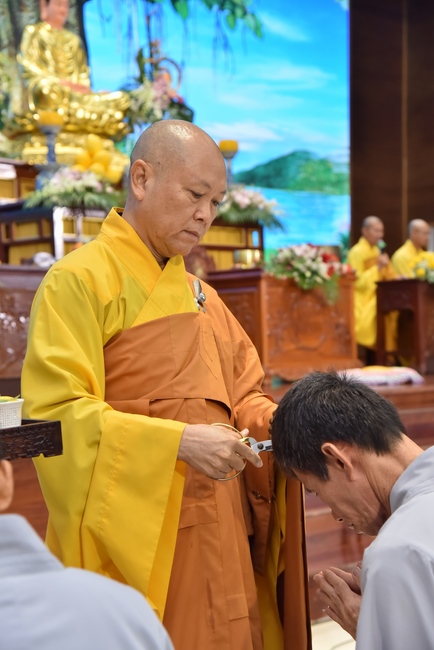 Lễ thế phát xuất gia 01/07 Nhâm Dần