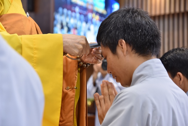 Lễ thế phát xuất gia 01/07 Nhâm Dần