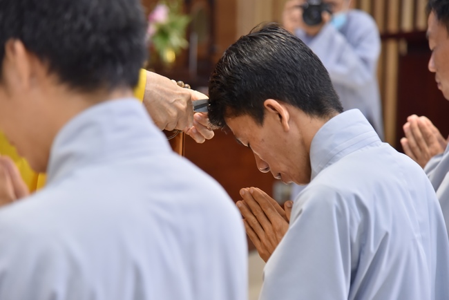 Lễ thế phát xuất gia 01/07 Nhâm Dần