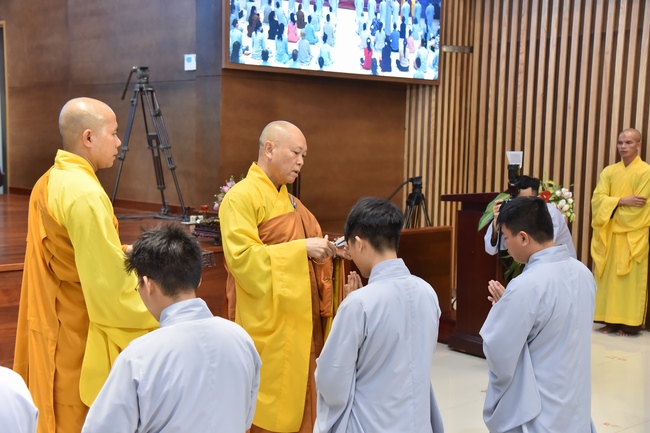 Lễ thế phát xuất gia 01/07 Nhâm Dần