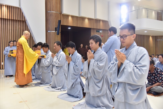 Lễ thế phát xuất gia 01/07 Nhâm Dần