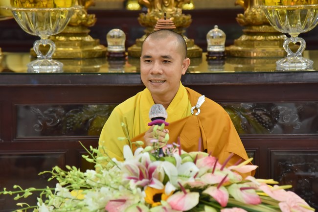 Nguyen Van Cu School students pray for University Examination 2022
