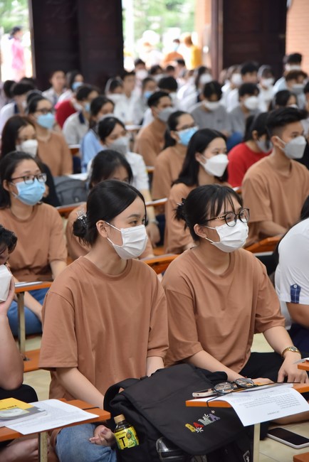 Nguyen Van Cu School students pray for University Examination 2022