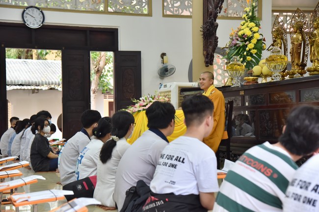 Nguyen Van Cu School students pray for University Examination 2022