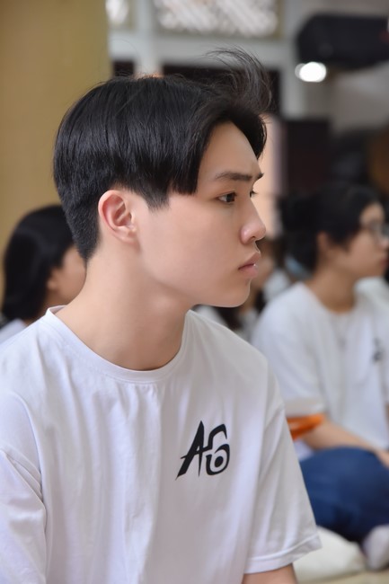 Nguyen Van Cu School students pray for University Examination 2022