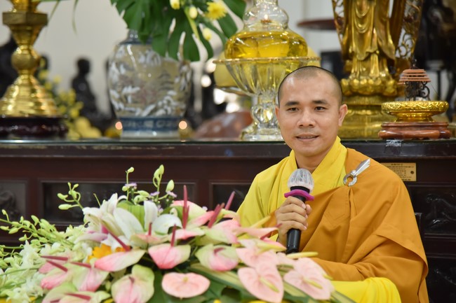 Nguyen Van Cu School students pray for University Examination 2022