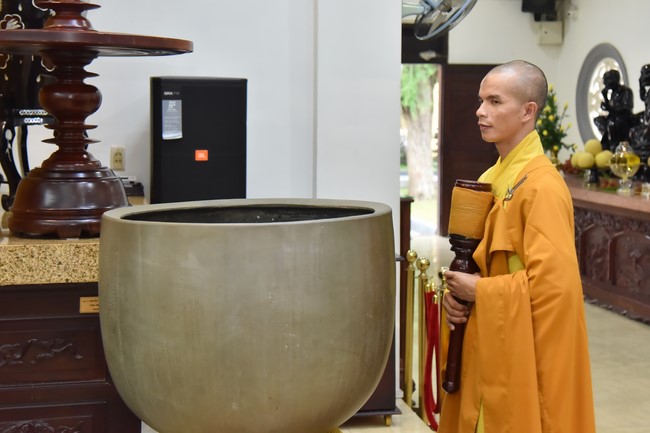 Nguyen Van Cu School students pray for University Examination 2022